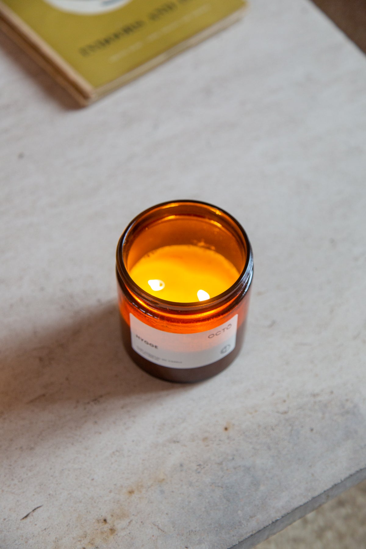 Heure dorée (Mandarine + Patchouli + Ylang-ylang) | Bougie en pot ambré