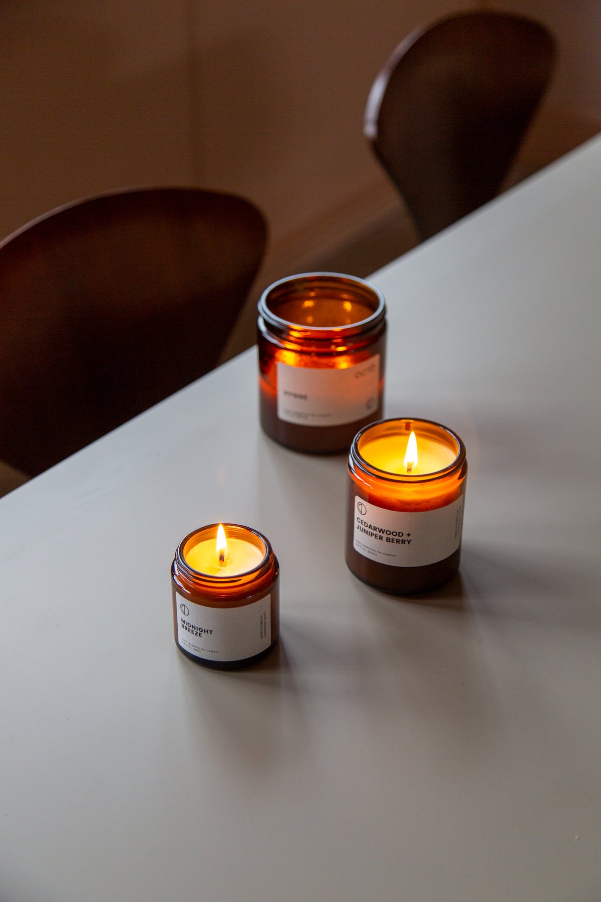 Brise de Minuit (Géranium rosat + Vétiver + Patchouli) | Bougie en pot ambré