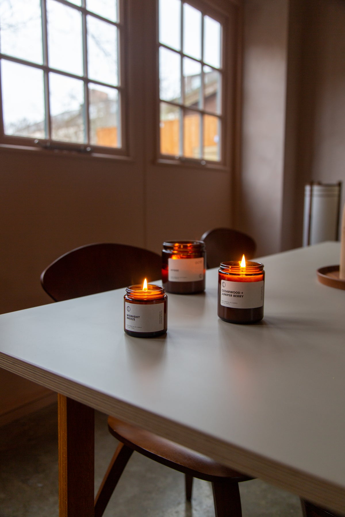 Brise de Minuit (Géranium rosat + Vétiver + Patchouli) | Bougie en pot ambré