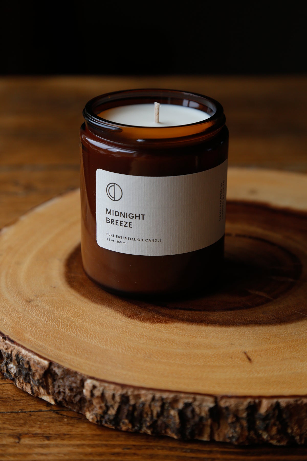 Brise de Minuit (Géranium rosat + Vétiver + Patchouli) | Bougie en pot ambré
